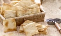 Corpi estranei nella farina dei cracker, ecco i lotti ritirati