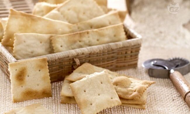 Corpi estranei nella farina dei cracker, ecco i lotti ritirati