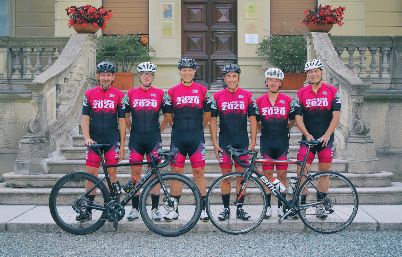 Da Biella a Barcellona in bici per la ricerca contro il cancro