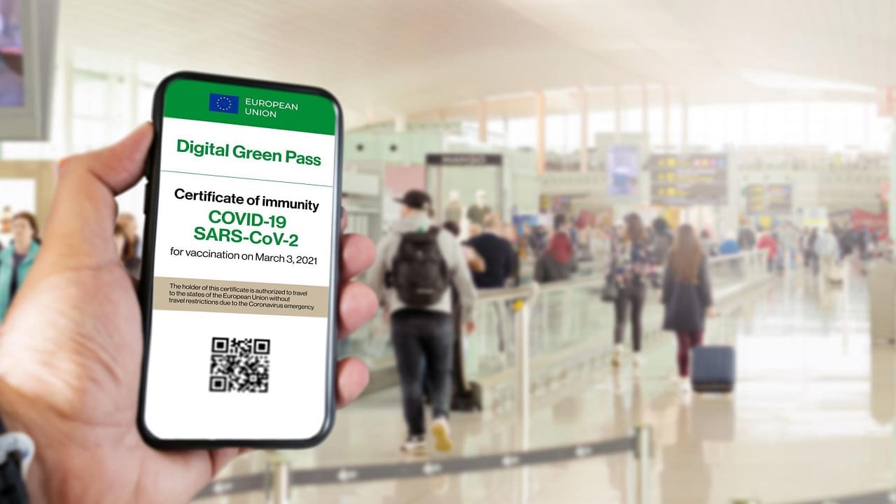 “Ora dilagheranno Green pass falsi e Qr code fotocopiati” la previsione dell’assessore