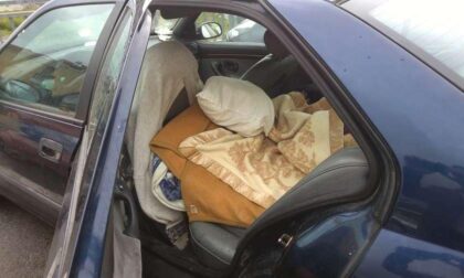 Un uomo dorme in auto a Cossato. Dopo la denuncia di Revello si attiva il Cissabo
