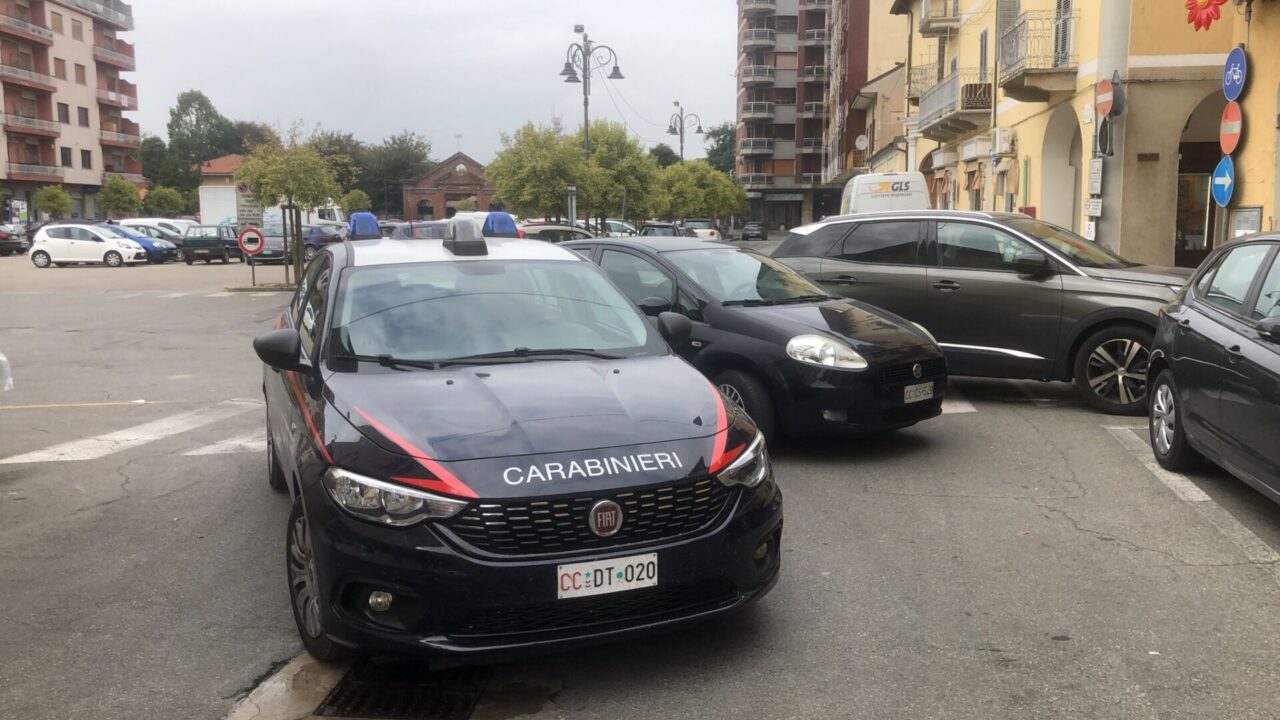 Sotto sfratto si barrica in casa e minaccia di far saltare tutto LE FOTO