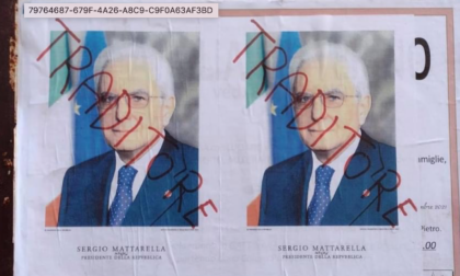 "Traditore", imbrattati i manifesti di Mattarella: esplode il caso a Gattinara