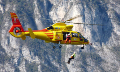Donna travolta da uno sciatore nel piazzale di Bielmonte: portata in elicottero in ospedale