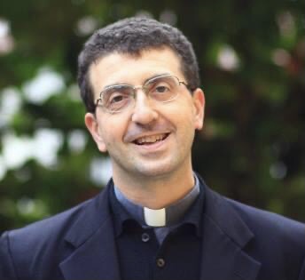 Creato falso profilo Facebook del Vescovo Farinella