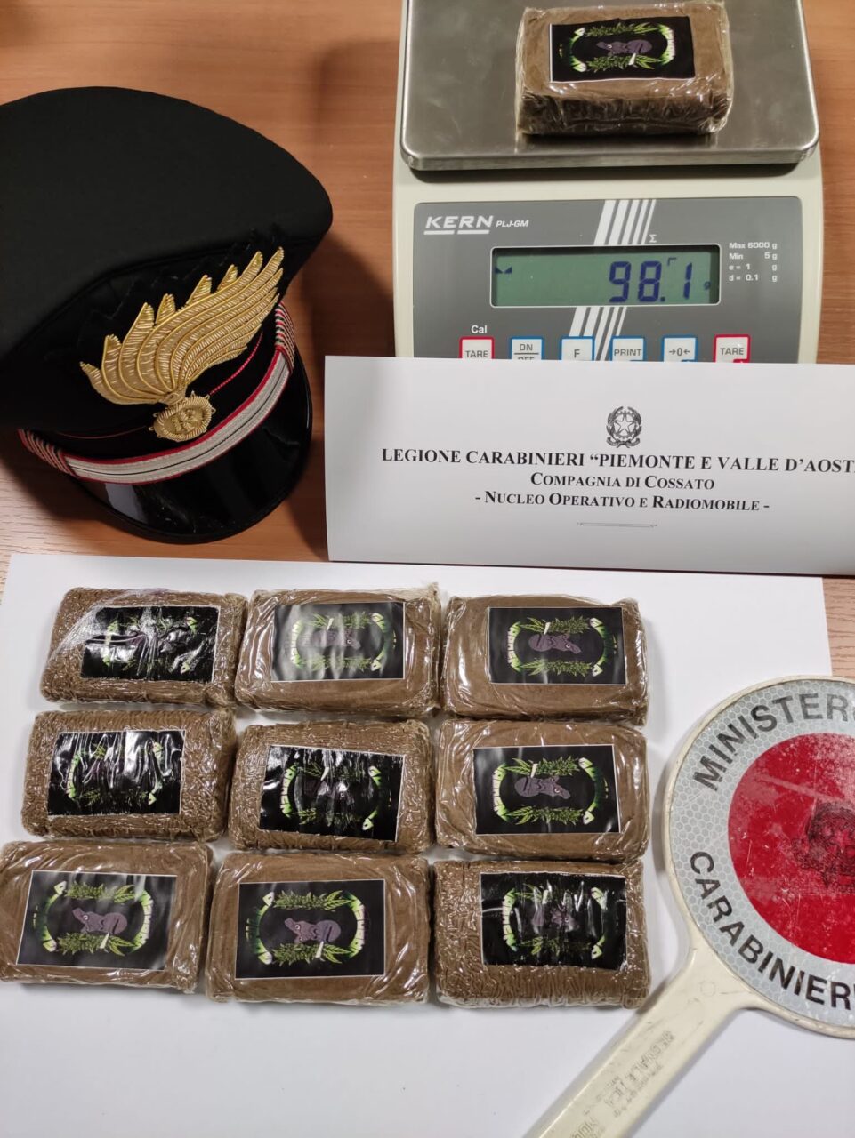 Arrestato dai Carabinieri con un chilo di hashish, in fuga i due complici (già identificati)