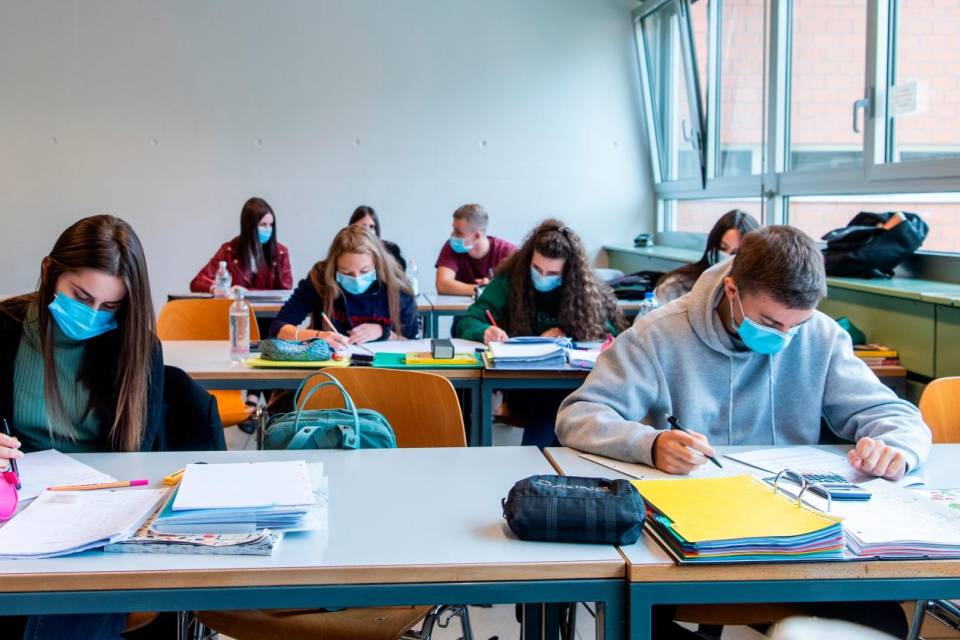 Quasi 2,5 milioni per le scuole di Vallemosso. Esulta il sindaco Mario Carli