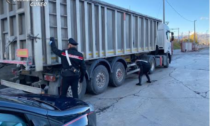 Non si accorge che sul camion stava trasportando 12 profughi afghani
