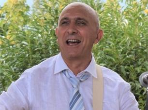 Muore a 60 anni lasciando moglie e due figlie