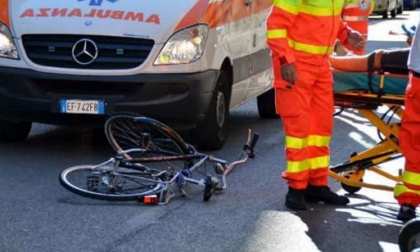 Colto da malore, ciclista cade e muore lungo la strada per Crescentino