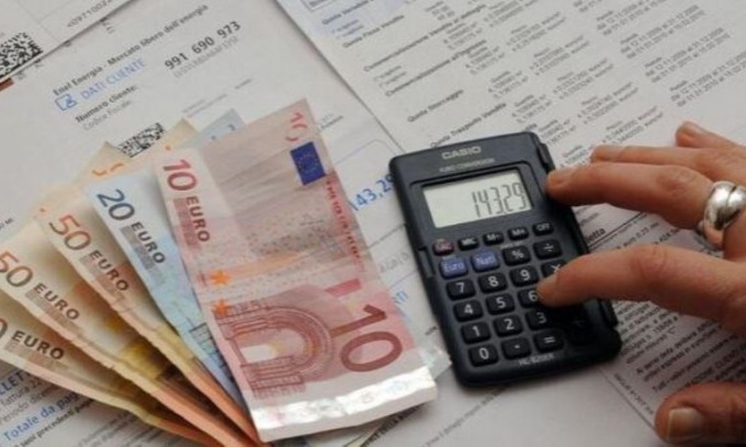 Un aiuto fino a 100 euro per le bollette