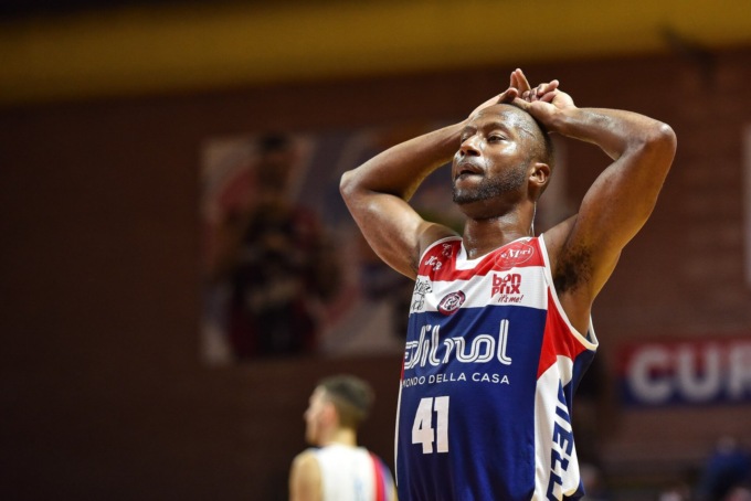 Edilnol combattiva, ma Torino si salva nel finale con l’aiutino
