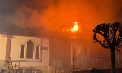 In fiamme officina di autoriparazioni in centro a Biella
