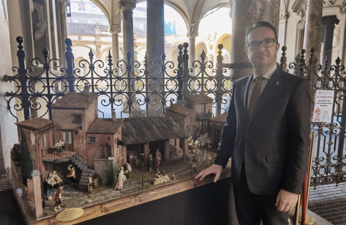 Presepe di artigiano biellese fa brillare il Natale del Consiglio Regionale del Piemonte