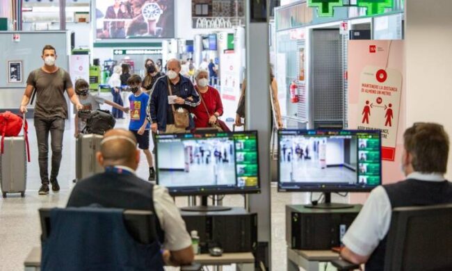 Contagi in aumento, controlli intensificati sui passeggeri in arrivo all’aeroporto di Caselle