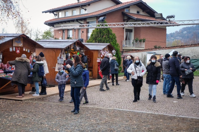 Torna il Mercatino degli Angeli, con anche la pista di pattinaggio