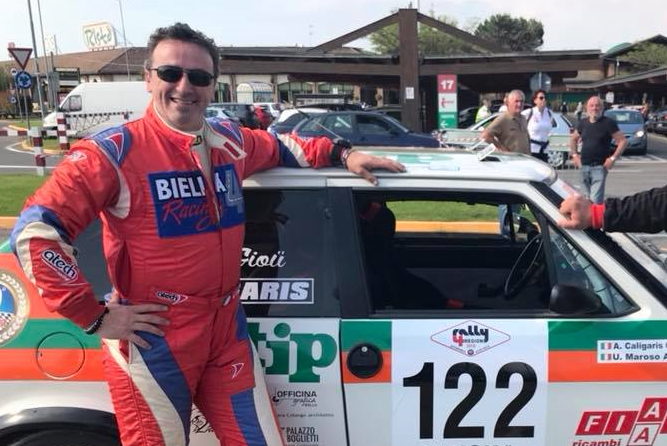 Morto a 54 anni il tappezziere e pilota di rally Alberto Caligaris. Il mese scorso la mamma morta nel rogo di Chiavazza