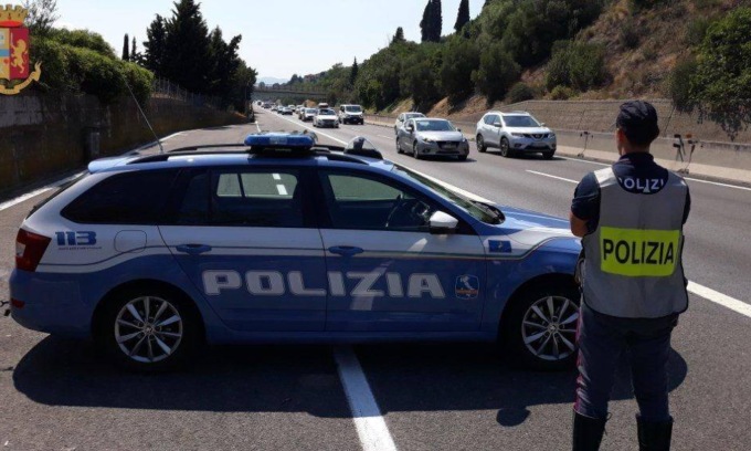 Automobilista rifiuta etilometro e test antidroga, denunciato