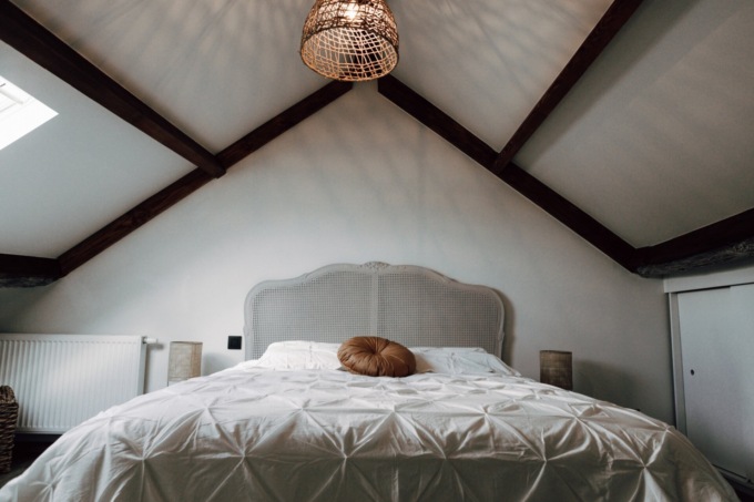 Camera da letto in mansarda: comfort e atmosfera accogliente