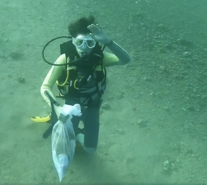 Edoardo, il baby sub che ripulisce il mare