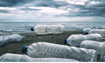 Dal 14 gennaio vietato l'uso di plastica monouso. Ma le sanzioni a chi non si adegua slittano al 2023