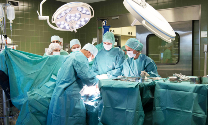 L’accusa chiede l’assoluzione del primario di urologia per i due omicidi colposi