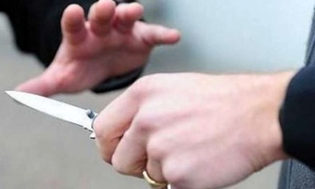 Invita a casa l’ex fidanzato e lo accoltella, 46enne arrestata per tentato omicidio