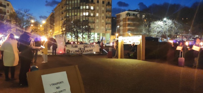 I No Vax si rifanno sentire: manifestazione davanti alla stazione San Paolo