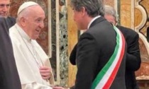 Roberto Pella tra i sindaci in udienza dal Papa: "Sprone all'ascolto e vicinanza alle persone"