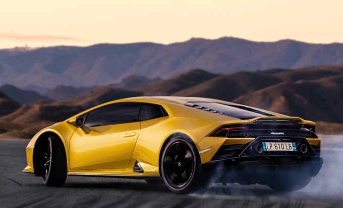Auto sportive ad alta velocità sulla Panoramica Zegna, partite le segnalazioni