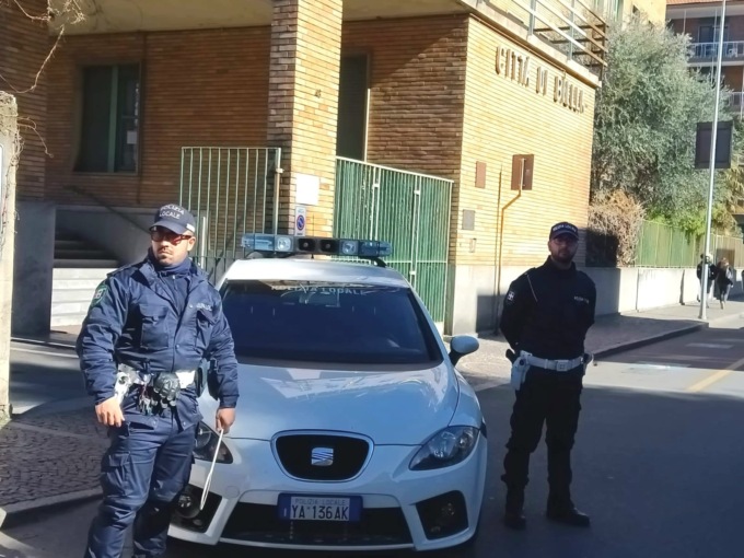 Scappa dopo l’incidente, ma viene identificato dalla Polizia Locale