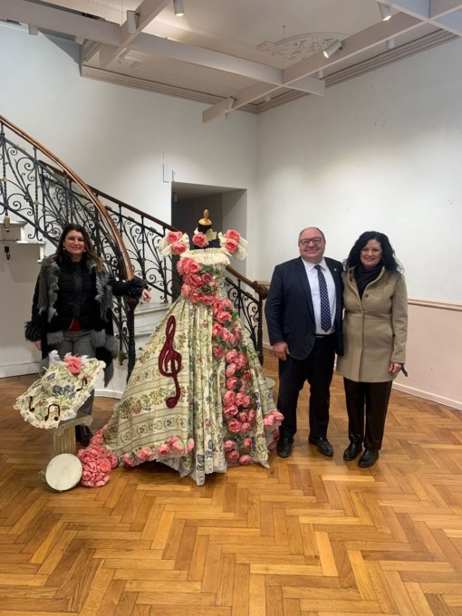 Esposto in via Italia “La primavera di Vivaldi”, l’abito che ha vinto il Sanremo Iris Talent Talent Show