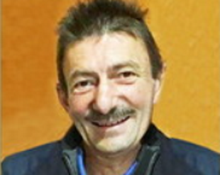 Muore a 56 anni lasciando moglie e figlia