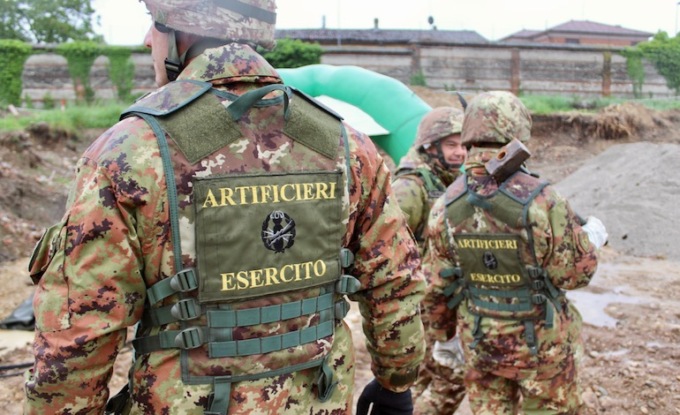 Allarme bomba nel Cossatese: trovato un ordigno bellico lungo un sentiero di campagna