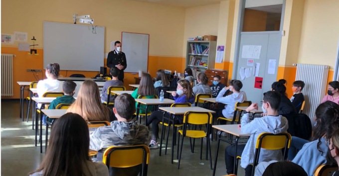 “Cultura della legalità”: i Carabinieri incontrano gli alunni delle classi terze di Lessona