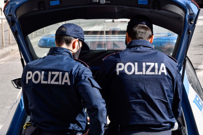 Travolse un agente e speronò tre volanti per sfuggire a un controllo antidroga: condannato a 5 anni