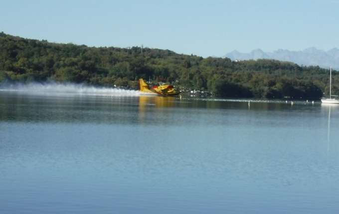 Forte vento e siccità: brucia la Valle Cervo