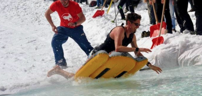 WaterSlide, la discesa goliardica con tuffo finale domani a Bielmonte