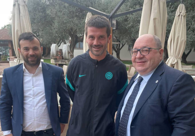 Cristian Chivu è arrivato. Corradino: “Altro fuoriclasse in città, da non perdere”