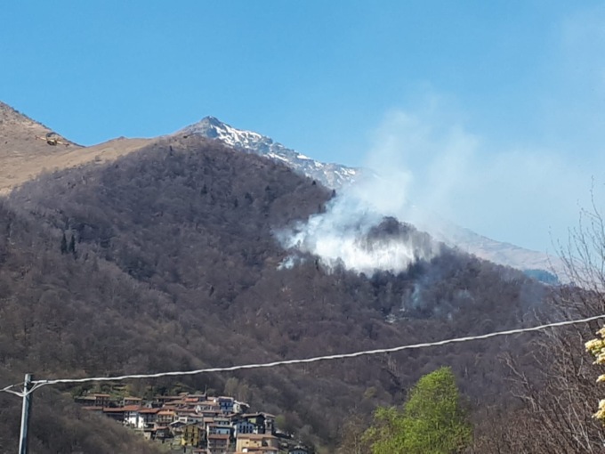 Continua a bruciare la Valle Cervo, ancora focolai accesi dal piromane