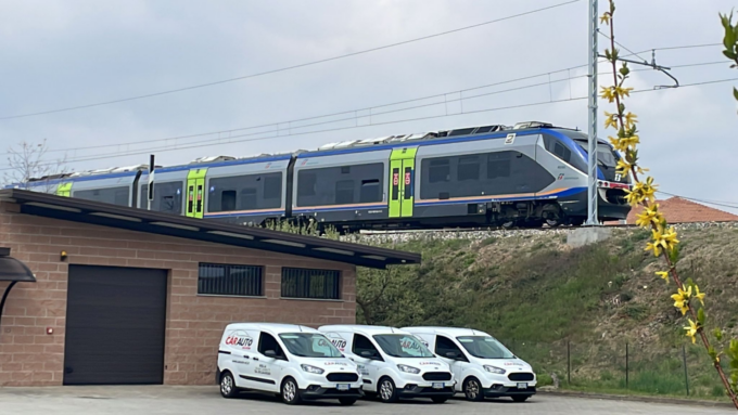 Treno in panne sulla Biella-Santhià. Sarebbe rimasto senza gasolio – FOTO