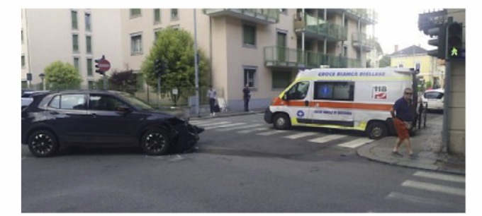 Scontro tra un’auto e un’ambulanza 118