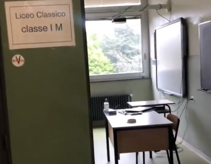 Caso amianto al liceo, dentro la sede dopo la bonifica: aule pronte, si rientra lunedì
