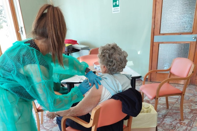 Casa Albert di Viverone: somministrata quarta dose ad anziana di 103 anni