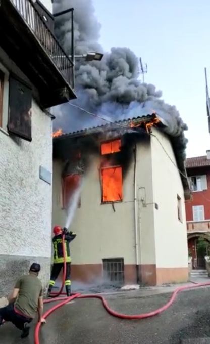 Voleva bruciarli vivi: ecco chi è l’uomo che ha incendiato casa ad Andorno