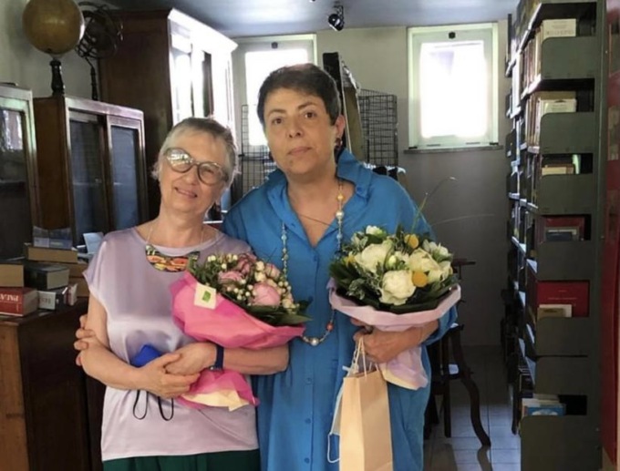 Le prof. Pelillo e Saporito salutano il liceo Sella