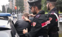 Botte e violenze ai genitori, allontanato da casa aggredisce i Carabinieri: arrestato