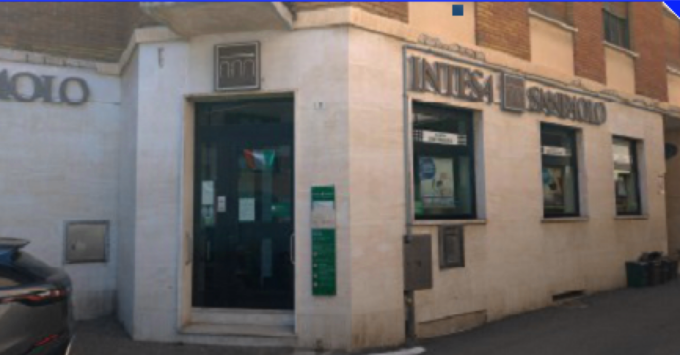 Addio a un pezzo di storia: chiude la filiale Intesa