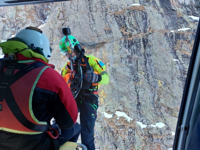 Raggiunti e tratti in salvo gli alpinisti bloccati a 4100 metri. Due uomini e una donna