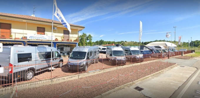 Rubati spiccioli e un’auto speciale alla Nuova Nordaffari di Brusnengo
